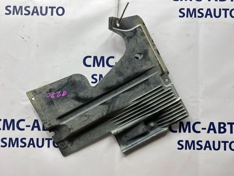 Защита днища Audi A6 2006 4F0825216F C6 3.2 AUK, задняя правая