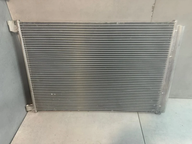 Радиатор кондиционера Mercedes 2014