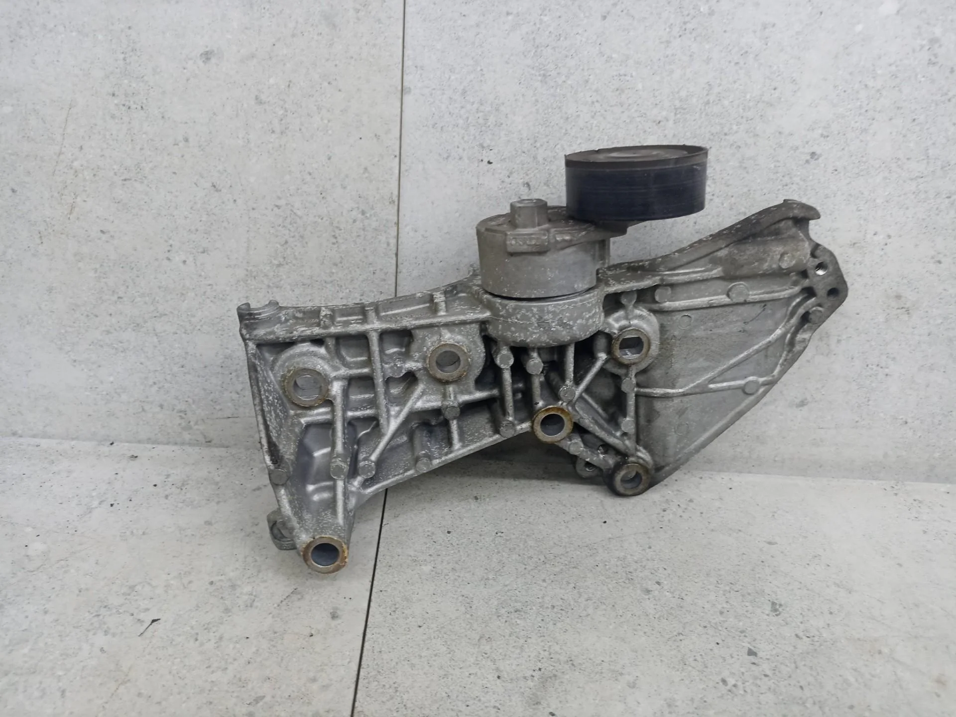 Кронштейн генератора Renault Megane 2 рест. 2008