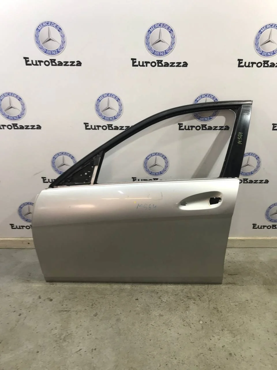 Дверь передняя левая Mercedes W204