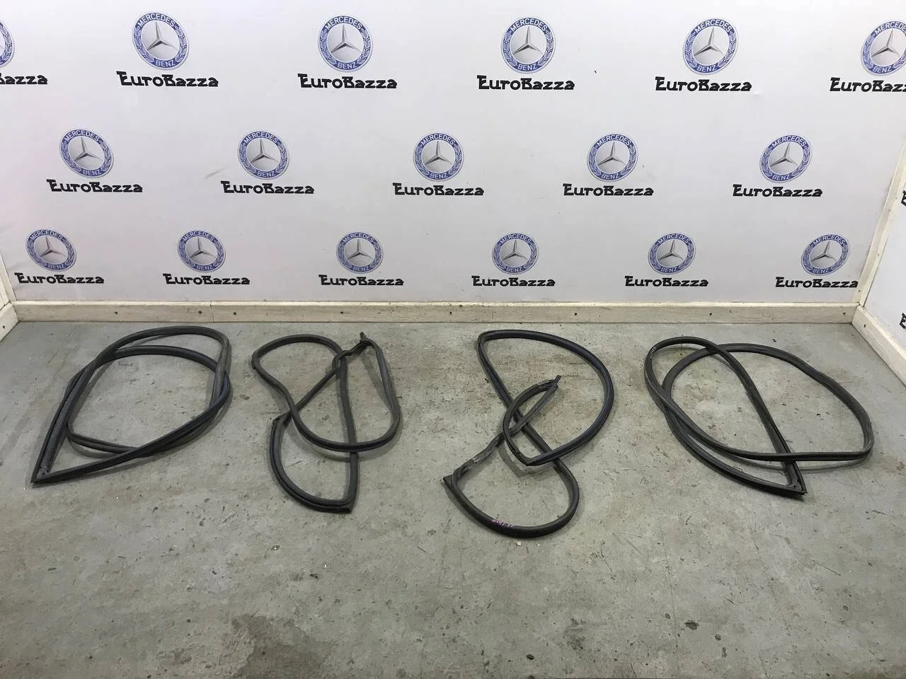 Уплотнитель двери Mercedes W210