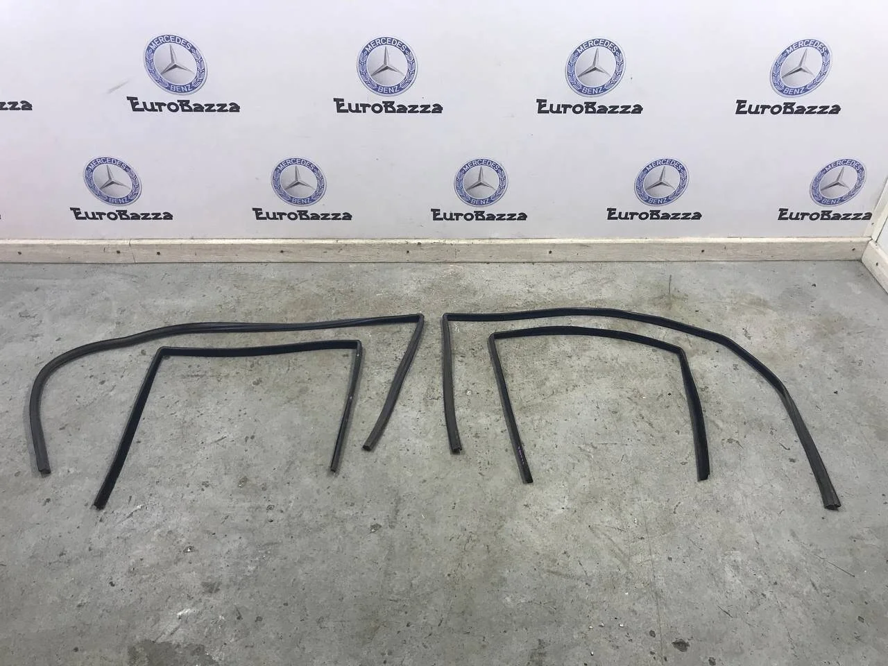 Уплотнитель стекла двери Mercedes W210