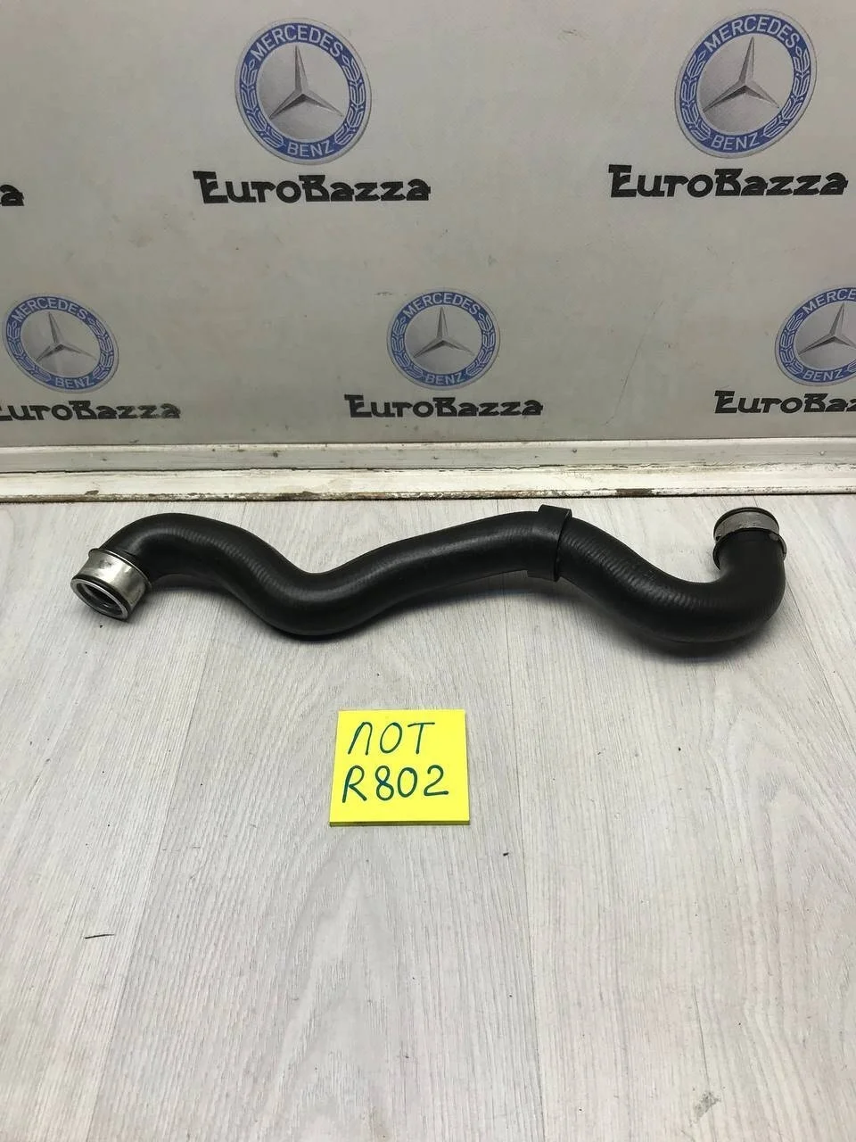 Патрубок радиатора верхний левый Mercedes W203