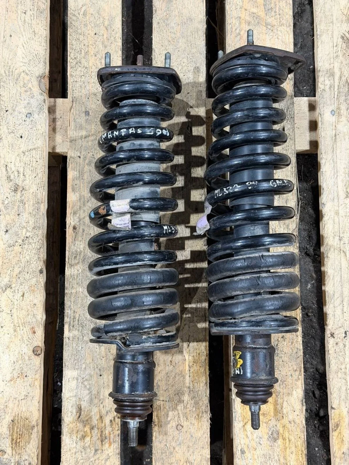 Задний левый правый амортизатор Mercedes ML W163