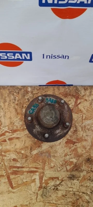 Ступица Nissan Maxima 2000-2006 432002Y000 CA33 VQ20, задняя