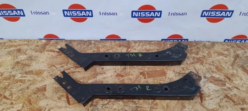 Панель радиатора ( телевизор) Nissan X Trail 2007-2014 62512JG00A T31 MR020, передний правый