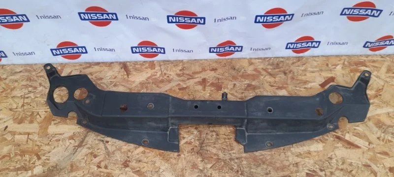 Накладка замка капота Nissan Tiida 2007-2012 62322EM30A C11 HR16, передняя