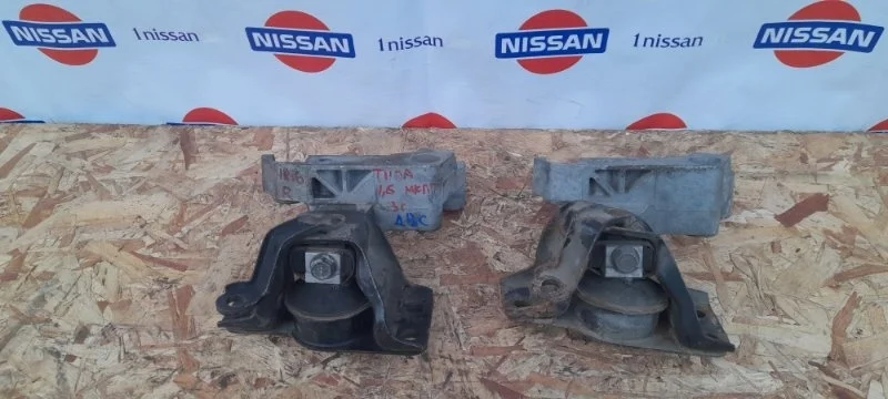 Кронштейн опоры двигателя Nissan Tiida 2006-2012 11210ED50B C11 HR16, передний правый