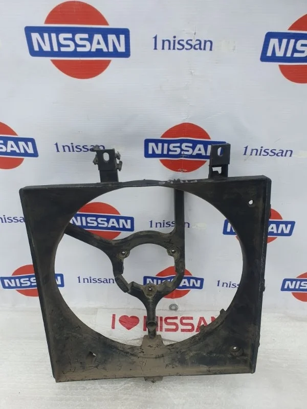Диффузор вентилятора Nissan Primera 1996-1999 214812F000 P11 GA16DE, передний