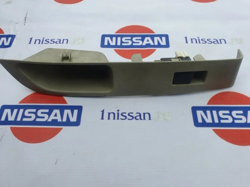 Кнопка стеклоподъемника Nissan March 2002-2010 25411AX010 K12 CR14, передняя левая