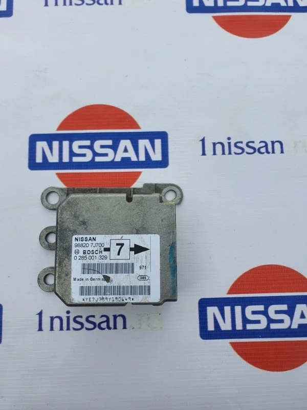 Блок управления SRS Nissan Primera 988207J700 P11 GA16DE, передний