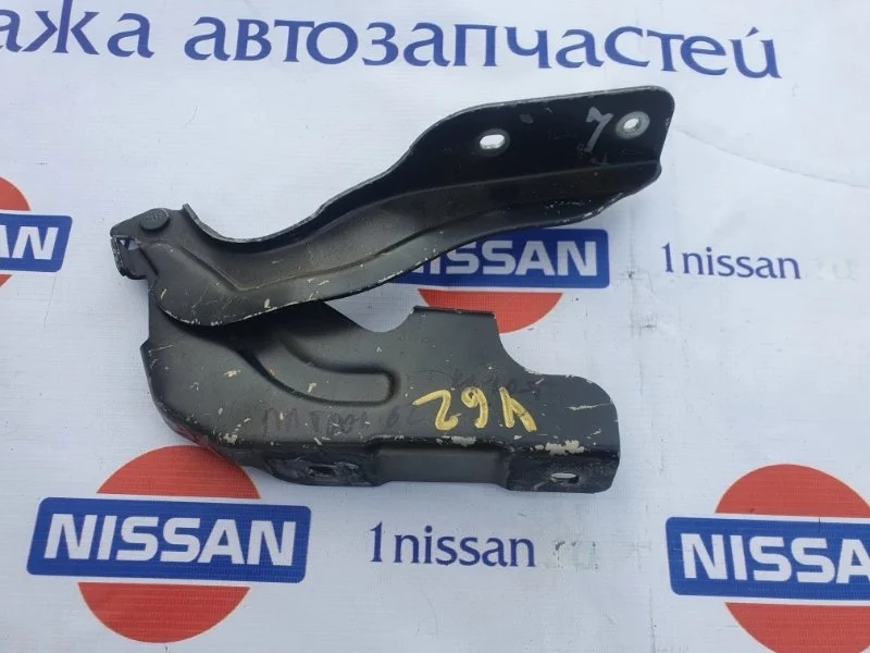 Петля капота Nissan Patrol 2010- 654011LA0A Y62 VQ56, передняя левая