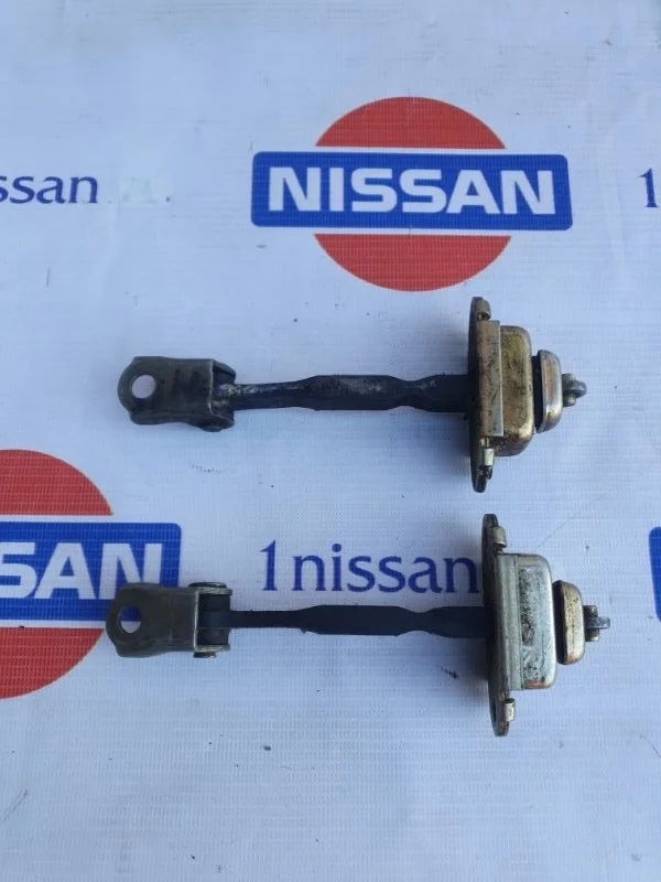 Ограничитель двери Nissan Almera 2000-2006 80430BM700 N16 QG 15, передний