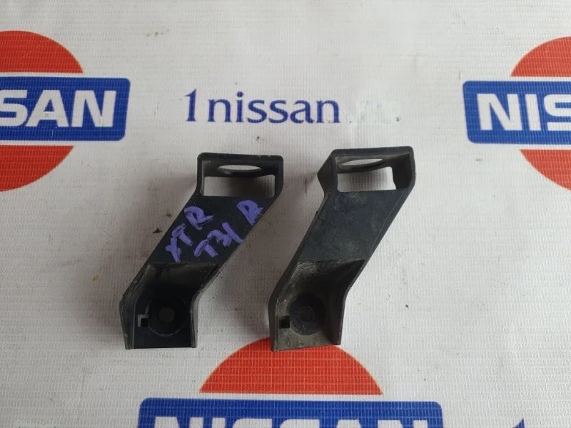 Кронштейн крепления Nissan X Trail 2009-2010 92112JG000 T31 QR25DE, передний правый