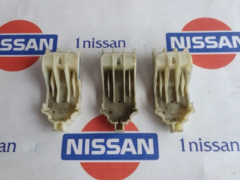 Кронштейн крепления фары Nissan Patrol 2010-2016 62228JK00A Y62 VQ56, передний