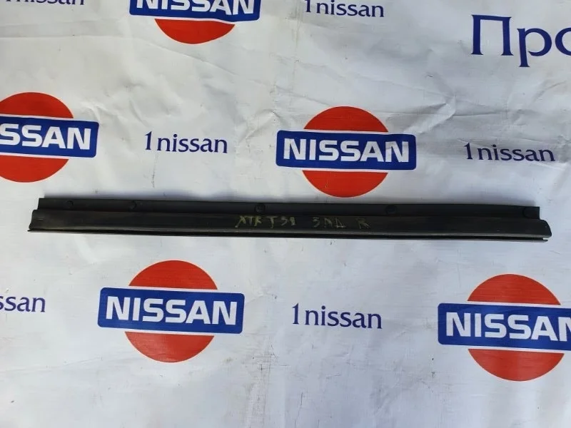 Уплотнительная резинка боковой двери Nissan X Trail 2007-2014 82838JG000 T31 MR20, задняя правая