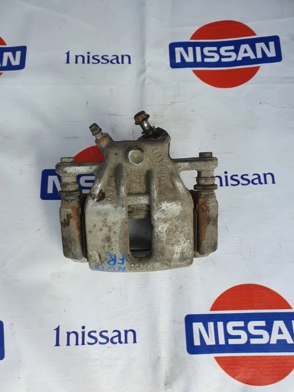 Суппорт тормозной Nissan Note 2007 41001AX60A E11 CR14, передний правый