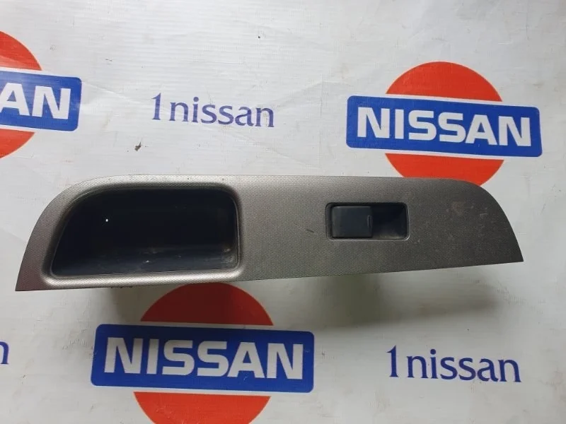 Кнопка стеклоподъемника Nissan Tiida 2006-2013 25411AX010 C11 HR16DE, передняя правая