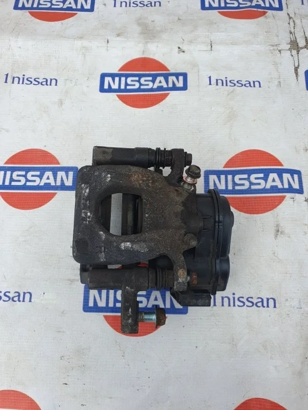 Суппорт тормозной Nissan Qashqai 2014 440014EA0A J11 HRA2, задний правый