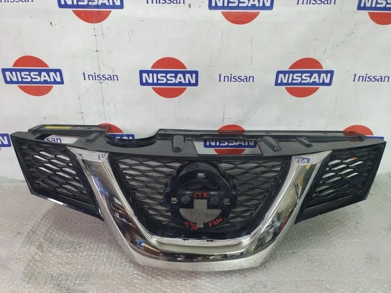 Решетка радиатора Nissan 08.04.2023 623104CM0A, передняя