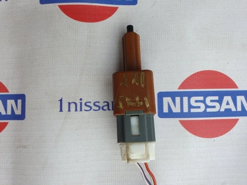 Датчик педали тормоза Nissan Qashqai 2016 25320JN00A J11 R9M, передний