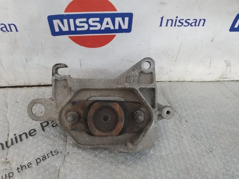 Кронштейн двигателя Nissan Qashqai 2015 112221641R J11 K9K, передний левый