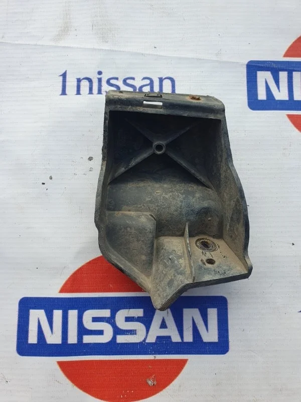 Кронштейн бампера переднего Nissan Almera Classic 2006 6204495F0B B10 QG16, передний правый