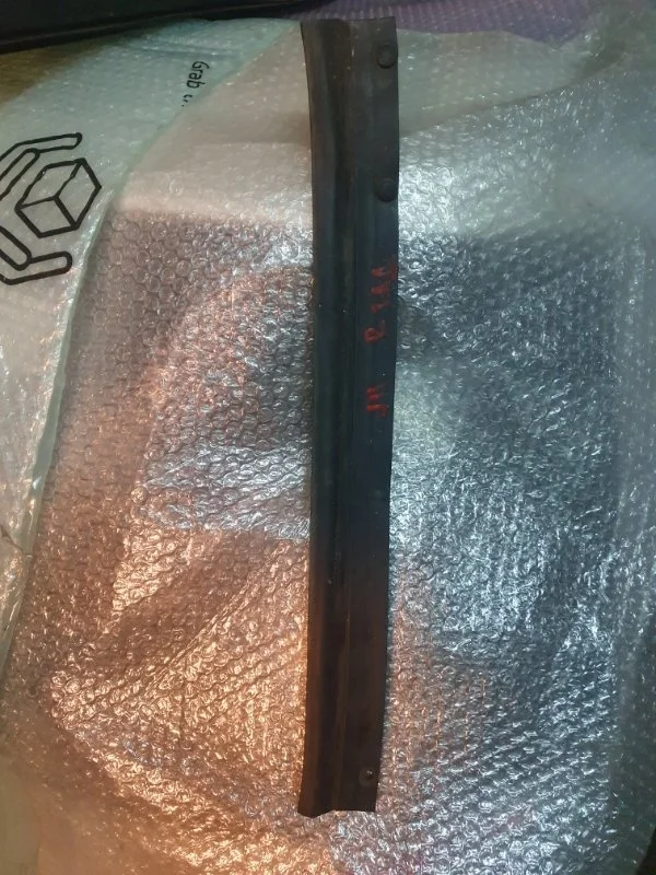 Уплотнительная резинка боковой двери Nissan Qashqai 2017 828384EA0B J11 K9K, задняя правая