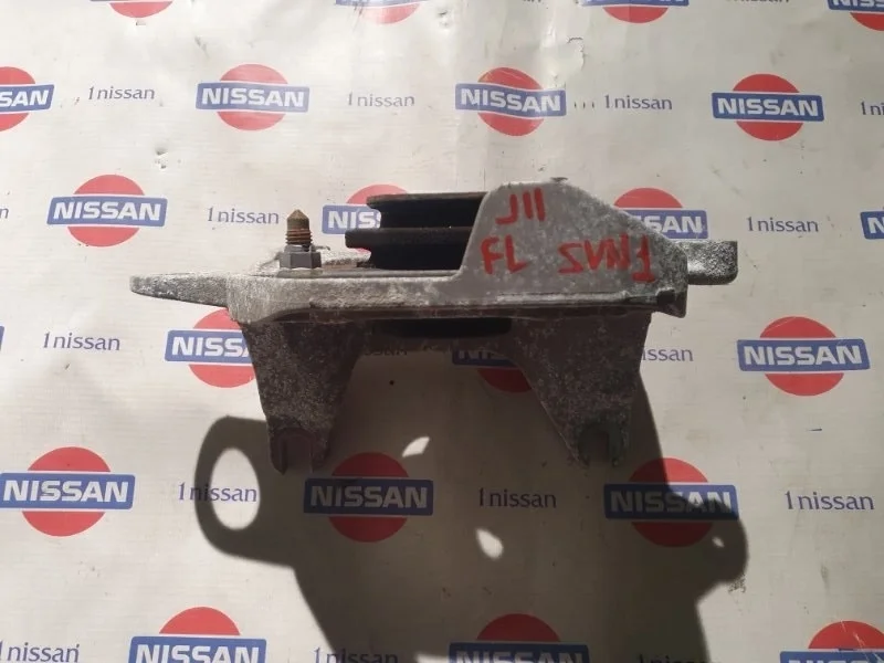 Кронштейн опоры двигателя Nissan Qashqai 2017 112221641R J11 K9K, передний левый