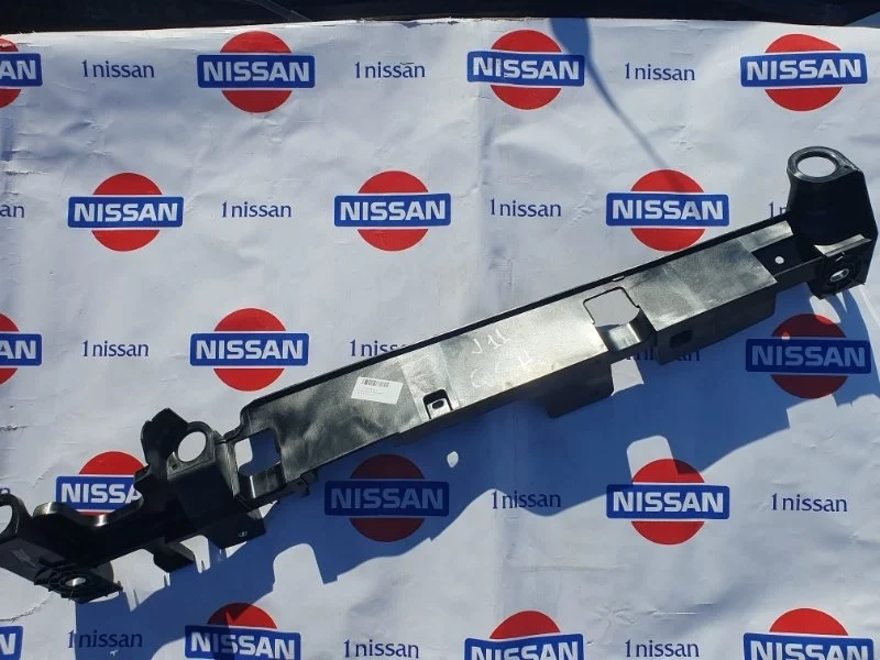 Кронштейн кузовной "Nissan Qashqai 01/2014 н.в. 215424EB0A J11 MR20DD, передний