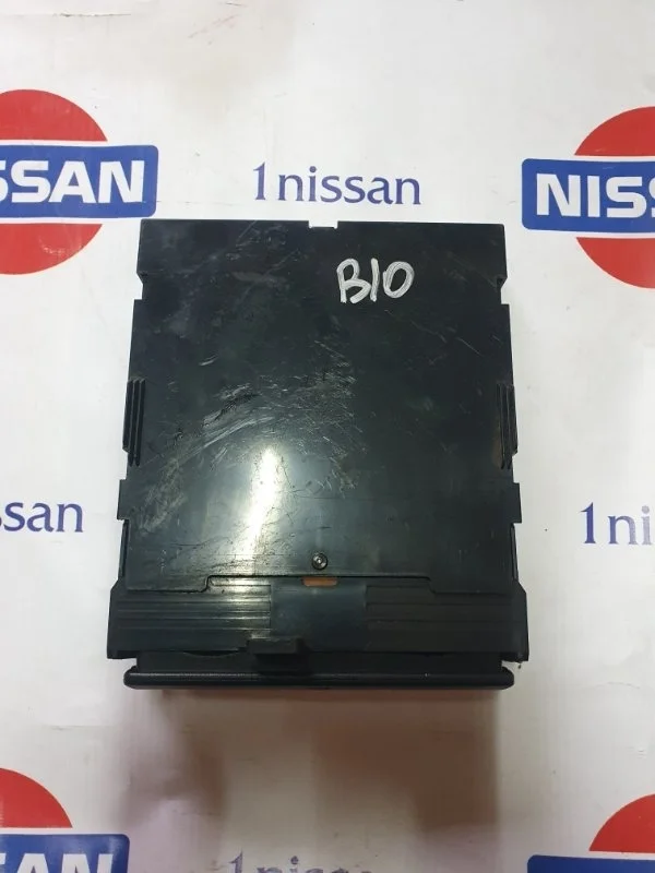 Подстаканник Nissan Almera Classic 2006-2012 6843095F0A B10 QG16, передний