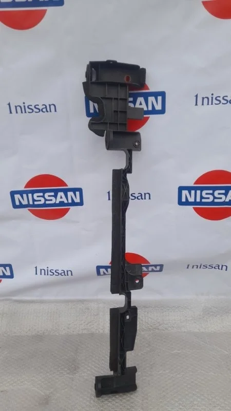 Кронштейн кузовной Nissan Qashqai 2015 215424EB0A J11 HRA2, передний