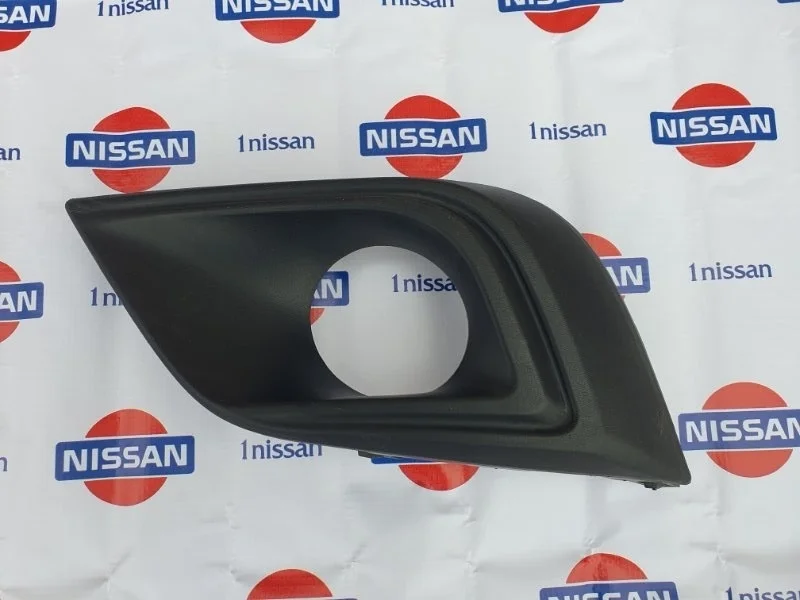 Накладка противотуманной фары Nissan 622575AA0A, передняя левая
