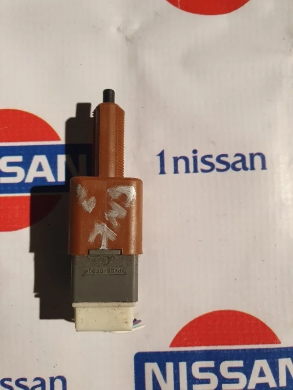 Датчик педали тормоза Nissan X Trail 2015 25320JN00A T32 R9M, передний