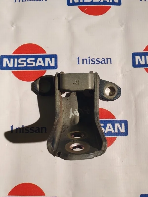 Петля двери Nissan X Trail 2015 80400JN00A T32 R9M, передняя правая