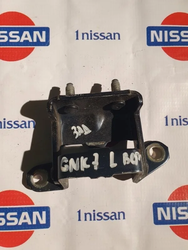 Петля двери Nissan X Trail 2015 824013NA1A T32 R9M, задняя левая