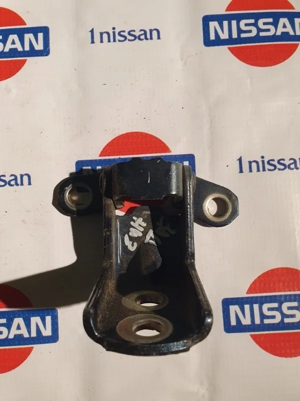 Петля двери Nissan X Trail 2015 824214CL0A T32 R9M, задняя левая