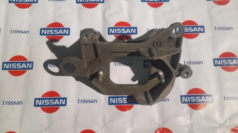 Кронштейн опоры двигателя Nissan Qashqai 2015 112221641R J11 HRA2, передний