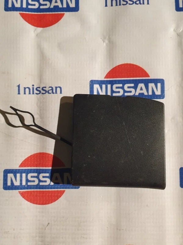 Заглушка буксировочного крюка Nissan Qashqai 2015 622A04EA0A J11 R9M, передняя