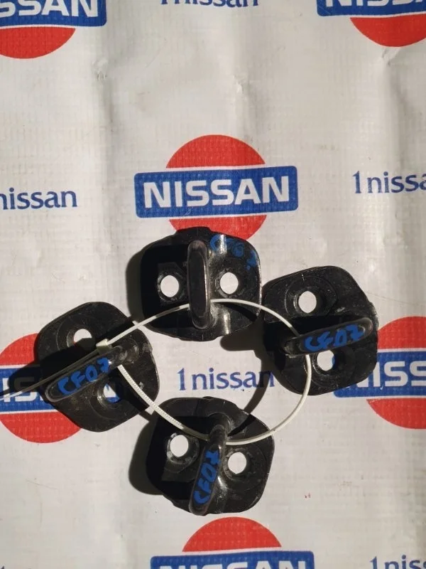 Ответная часть замка двери Nissan Qashqai 2015 80570AA20A J11 R9M