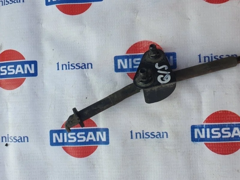 Упор капота Nissan Almera 2014 657712DU0A G15 K4M, передний