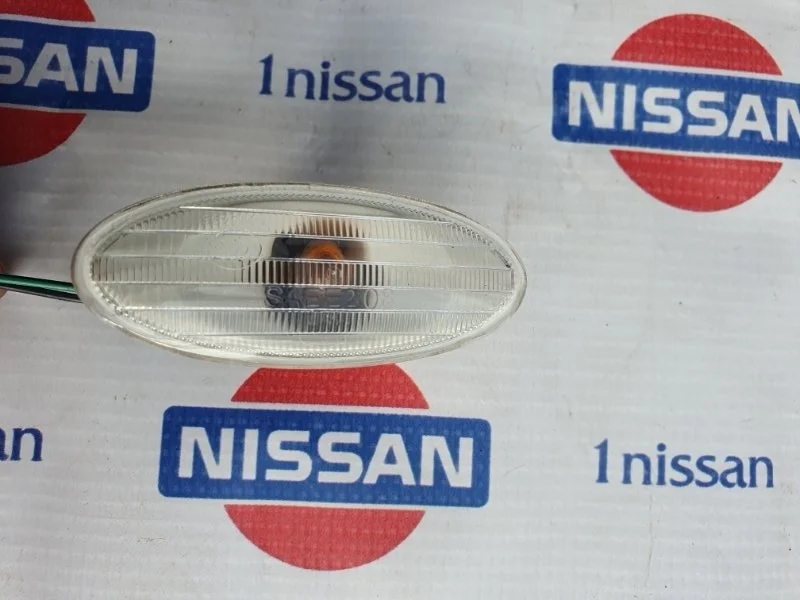 Повторитель поворота в крыло Nissan Qashqai 2009-2013 261608990A J10 MR20, передний