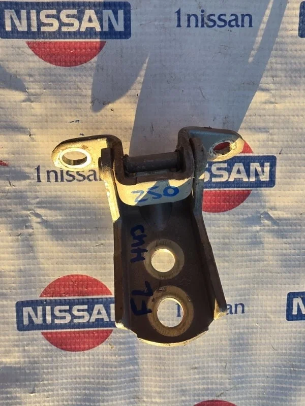 Петля двери Nissan Murano 2008 824214P000 Z50 VQ35DE, передняя левая