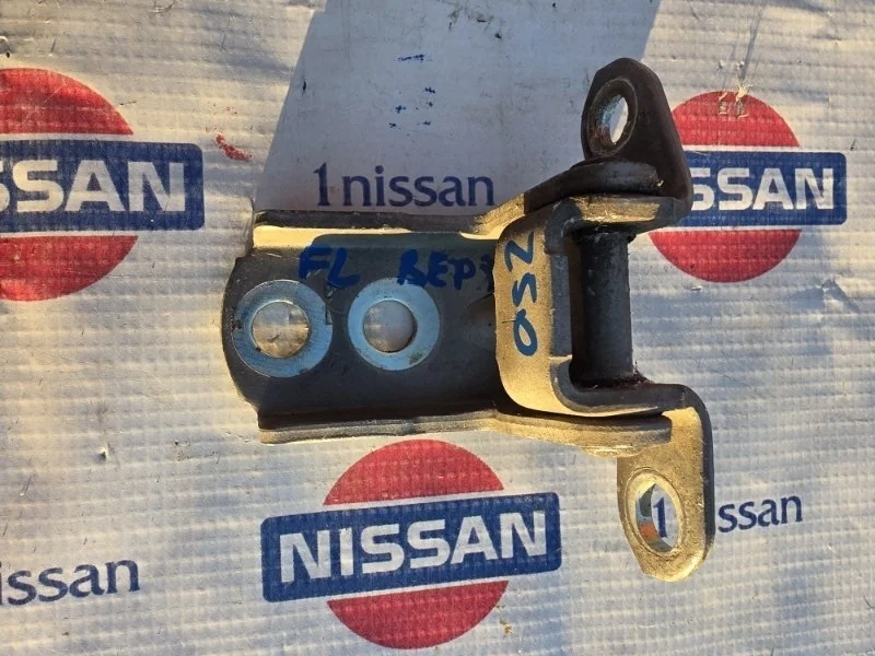 Петля двери Nissan Murano 2008 824204P000 Z50 VQ35DE, передняя левая