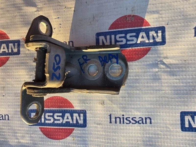 Петля двери Nissan Murano 2008 824214P000 Z50 VQ35DE, передняя правая