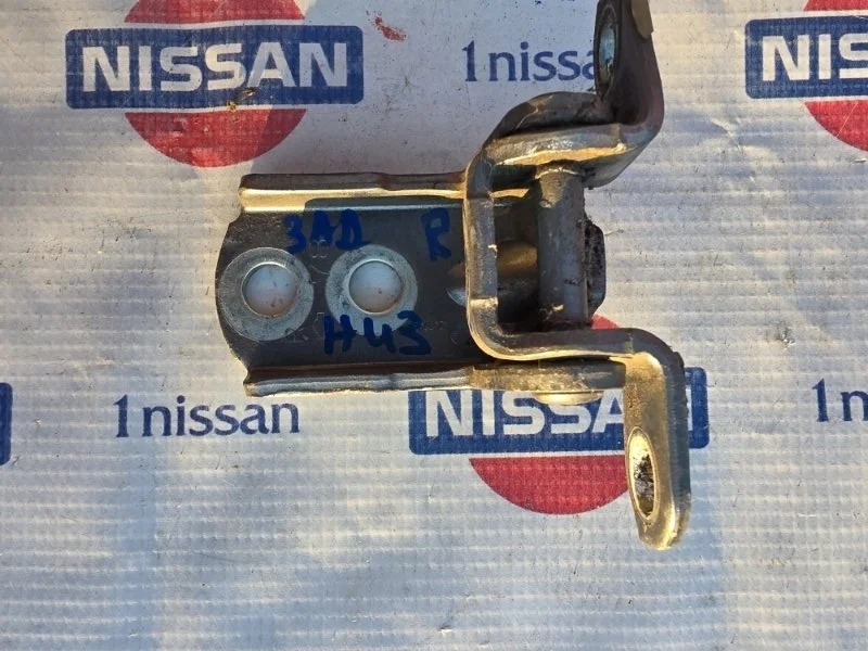 Петля двери Nissan Murano 2008 824204P000 Z50 VQ35DE, задняя правая