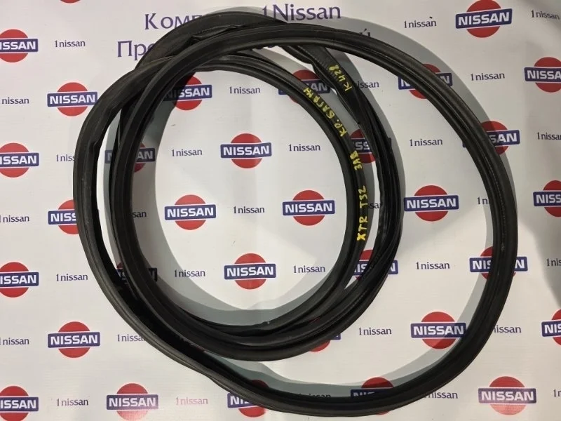 Уплотнительная резинка двери багажника Nissan X Trail 2017 908306FL0A T32 M9R, задняя