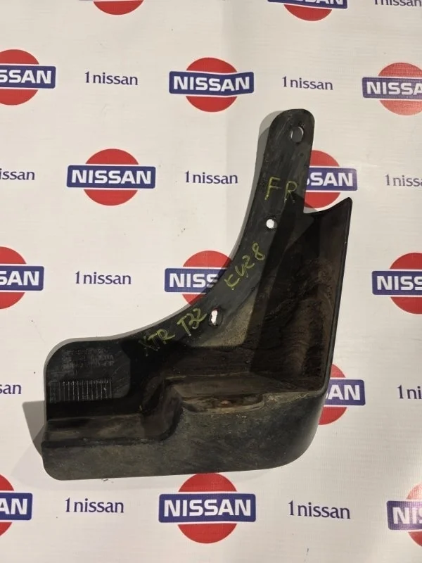 Брызговик Nissan X Trail 2017 638544CE0A T32 M9R, передний правый