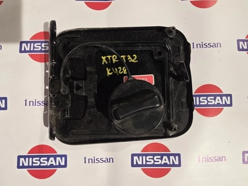 Лючок топливного бака Nissan X Trail 2017 788304CC0A T32 M9R, задний