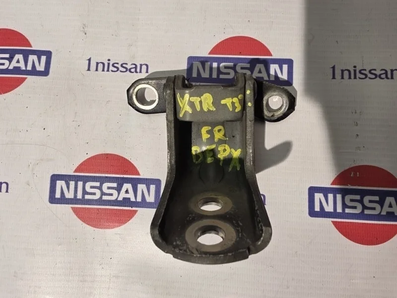 Петля двери Nissan X Trail 2017 80400JN00A T32 M9R, передняя правая